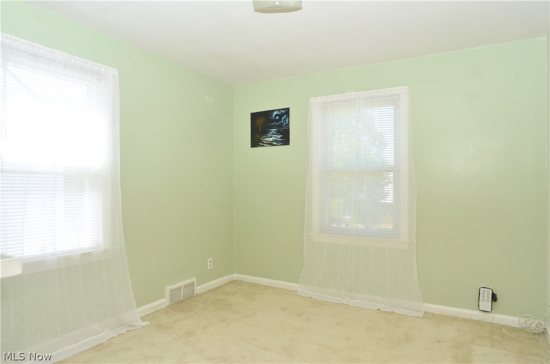 4110 Stilmore Road Cleveland, OH 44121 - Photo 15 of 30