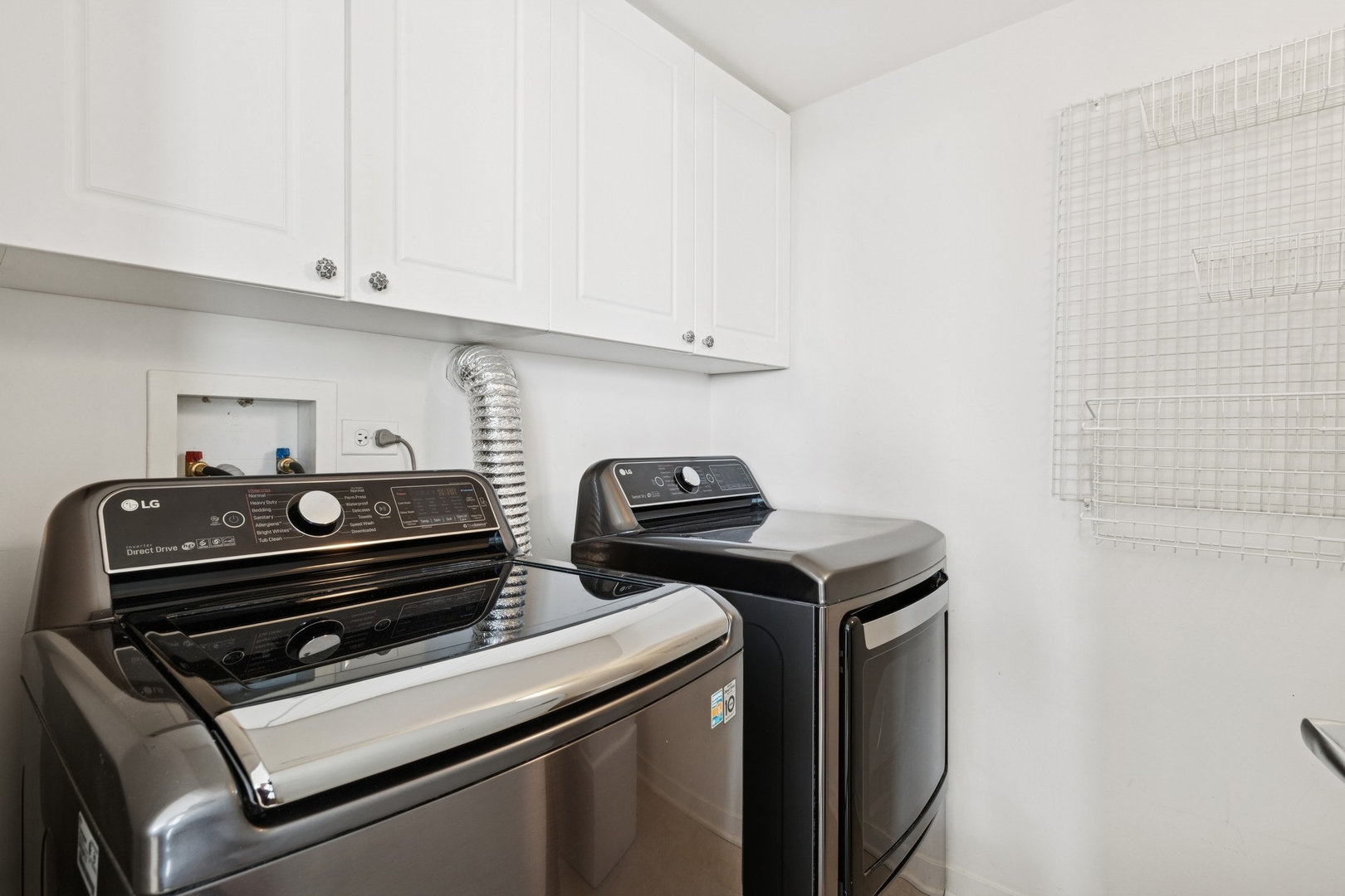 1640 Maple Avenue, Unit 1202 Evanston, IL 60201 - Photo 13 of 19 a close up of a stove top oven