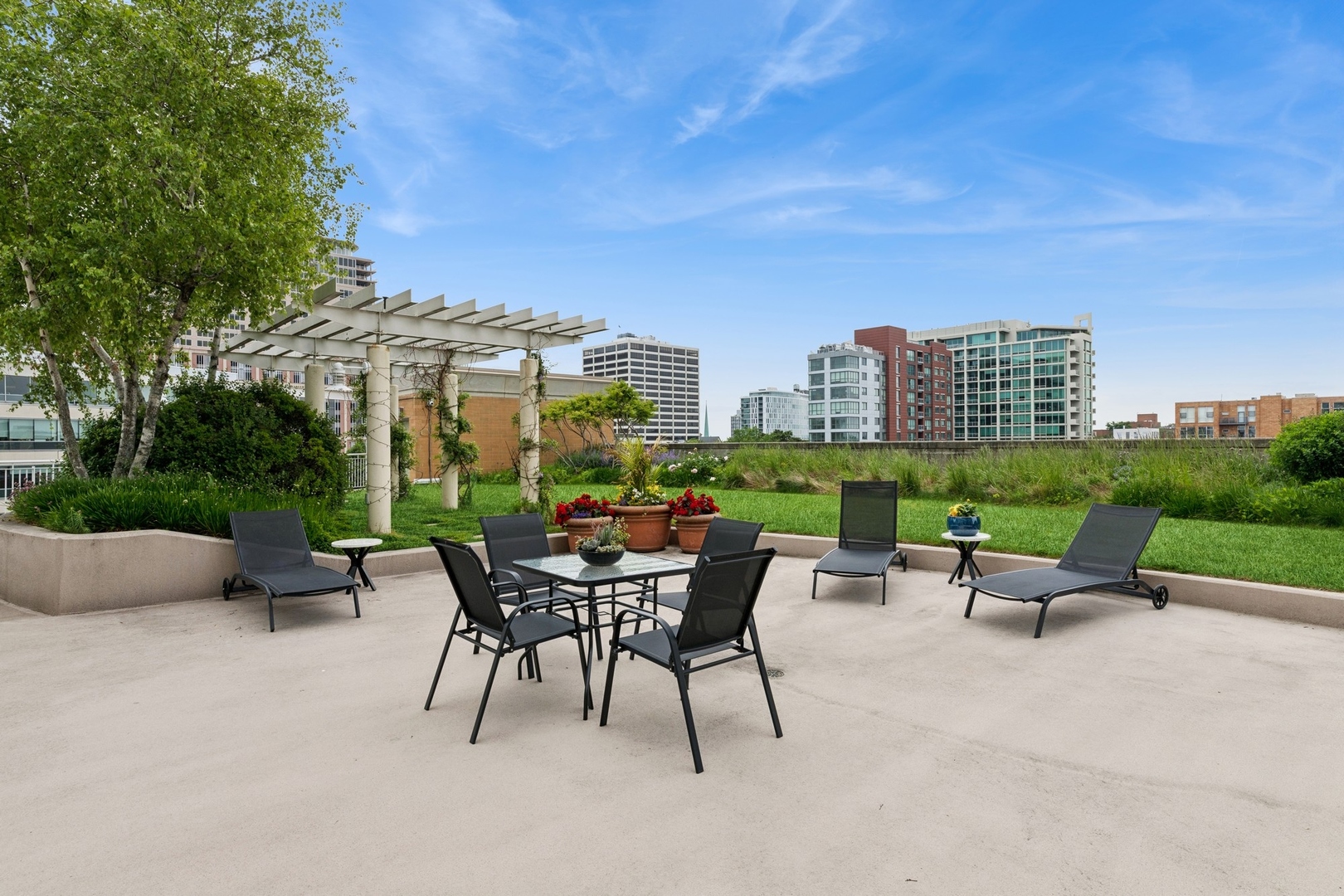 1640 Maple Avenue, Unit 1202 Evanston, IL 60201 - Photo 15 of 18 a view of a terrace with sitting area