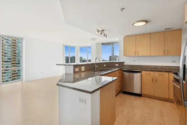 $639,000 | 1640 Maple Avenue, Unit 1202, Evanston, IL 60201