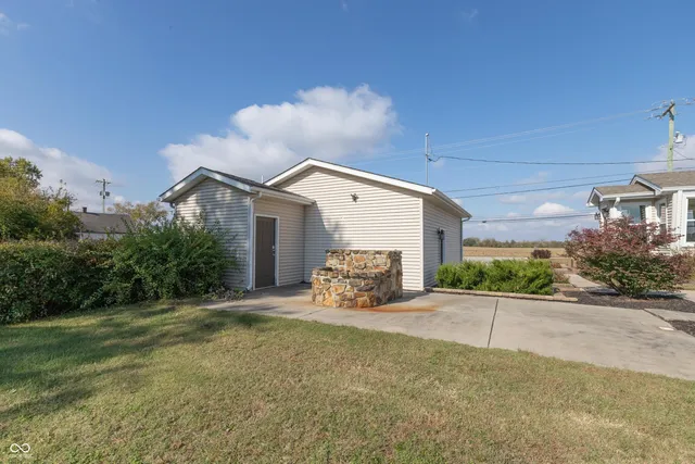 $325,000 | 1711 West 2nd Street, Seymour, IN 47274