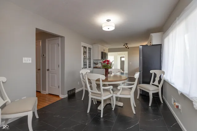 $325,000 | 1711 West 2nd Street, Seymour, IN 47274