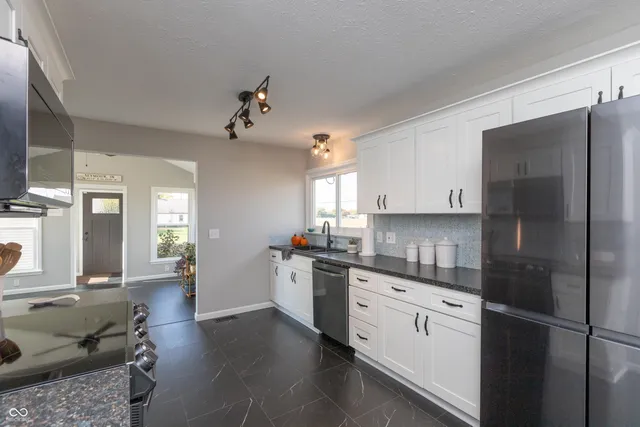 $325,000 | 1711 West 2nd Street, Seymour, IN 47274