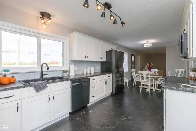 $325,000 | 1711 West 2nd Street, Seymour, IN 47274