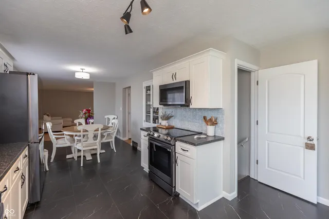 $325,000 | 1711 West 2nd Street, Seymour, IN 47274