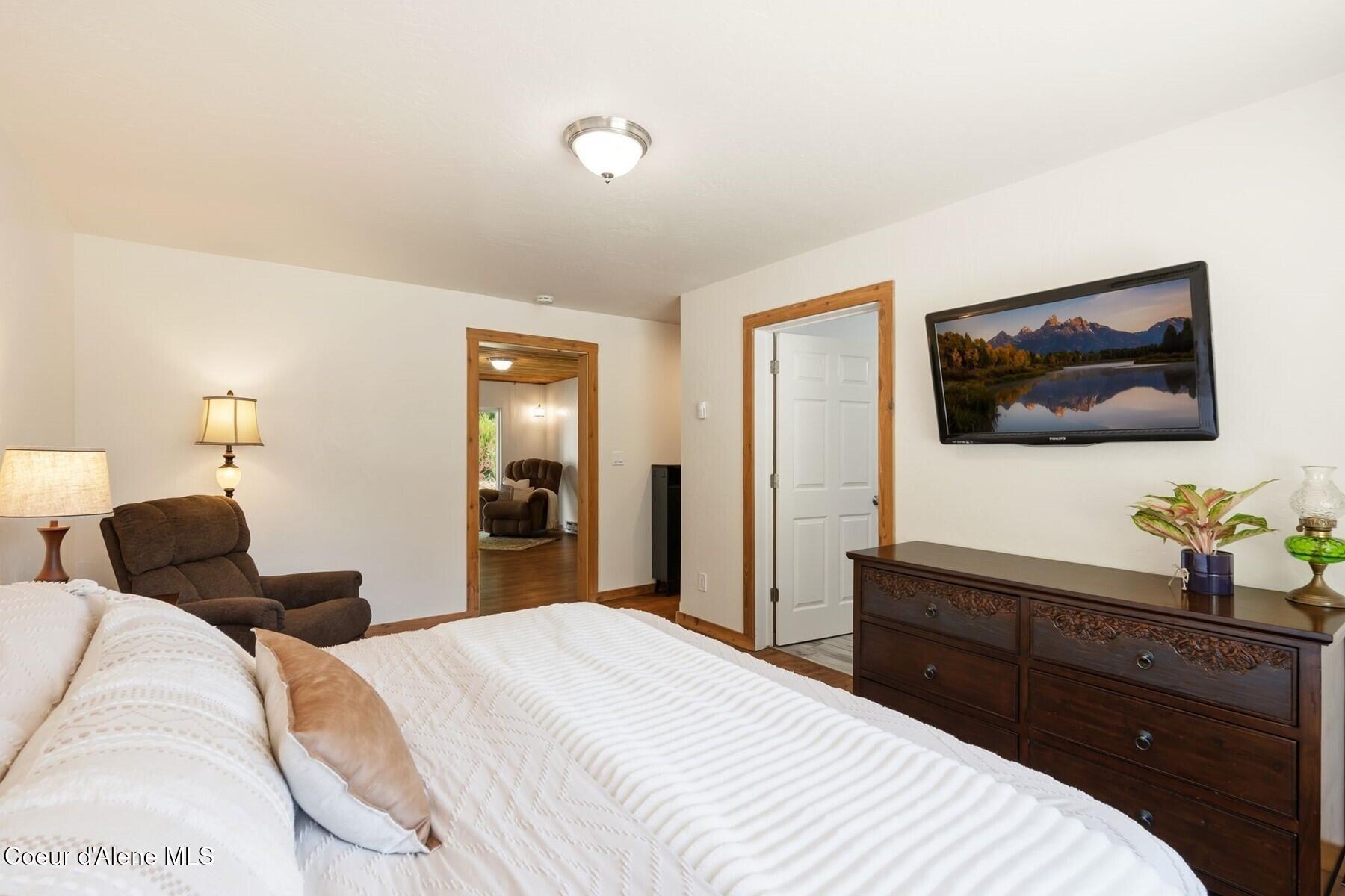 925 Lower Pack River Road Sandpoint, ID 83864 - Photo 18 of 48 Primary with ensuite