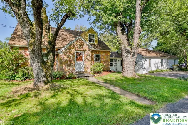 $430,000 | 5984 Highway 412, Riegelsville, PA 18077