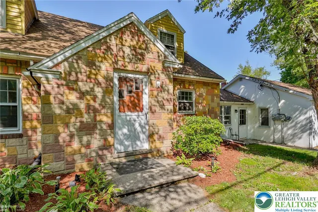 $430,000 | 5984 Highway 412, Riegelsville, PA 18077