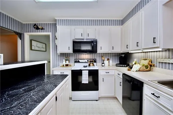 $315,000 | 1630 West Medalist Road, Pineville, LA 71360