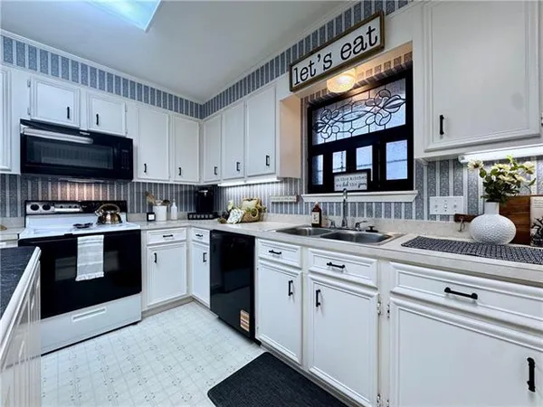 $315,000 | 1630 West Medalist Road, Pineville, LA 71360