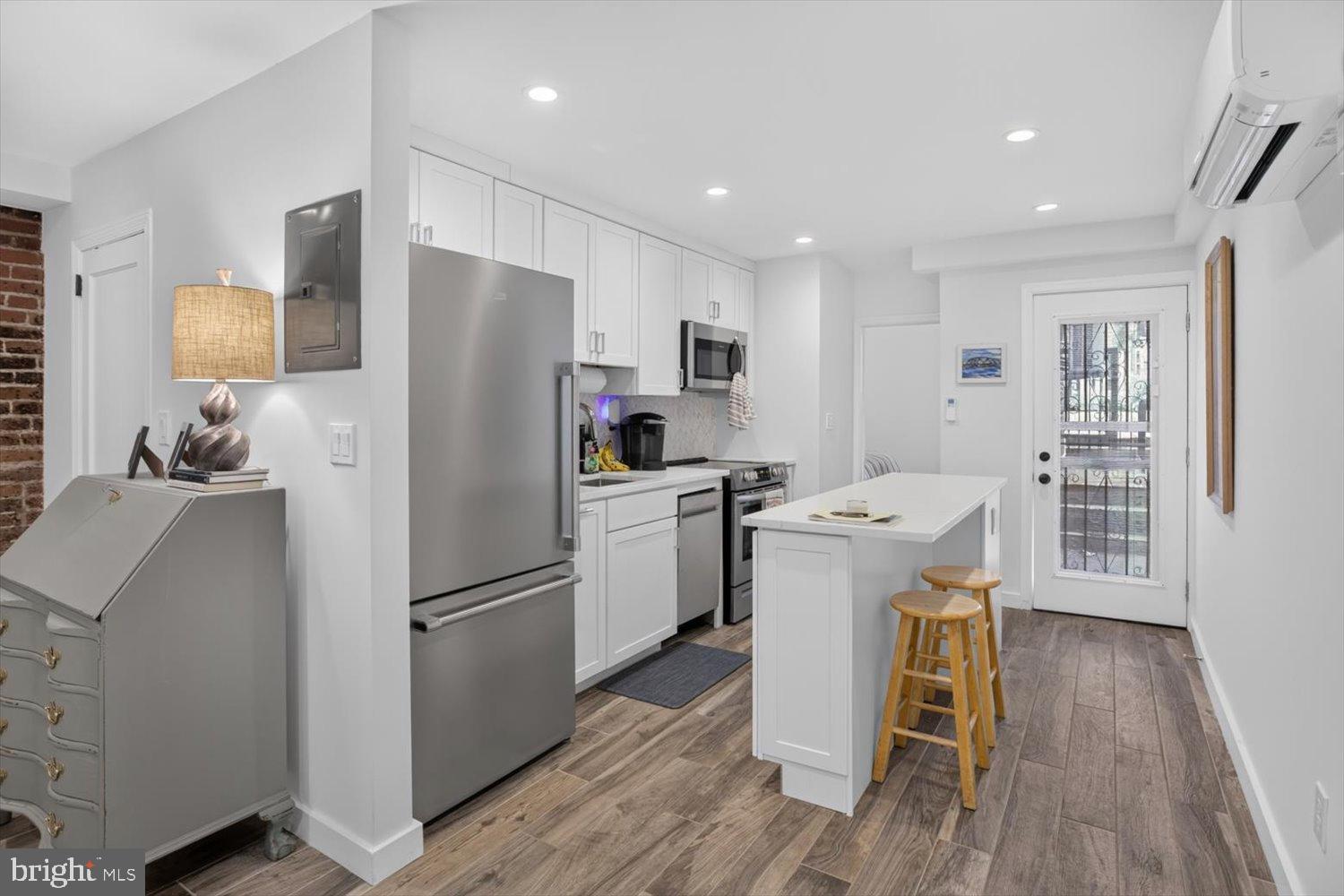 215 5th Street Southeast Washington, DC 20003 - Photo 7 of 38 Gallery Image 7