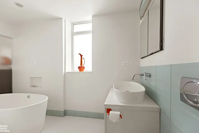 a black and white photo of a building