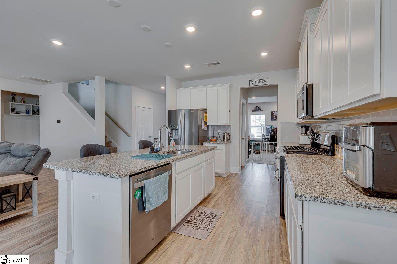 103 Pewter Circle Simpsonville, SC 29680 - Photo 8 of 35