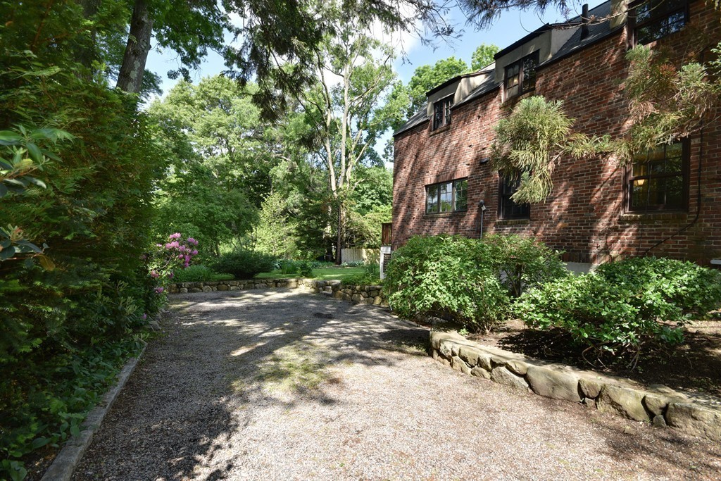 855 Chestnut Street Newton, MA 02468 - Photo 17 of 18 Gallery Image 17