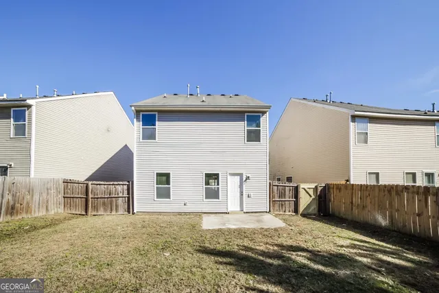 a view of a house with a backyard