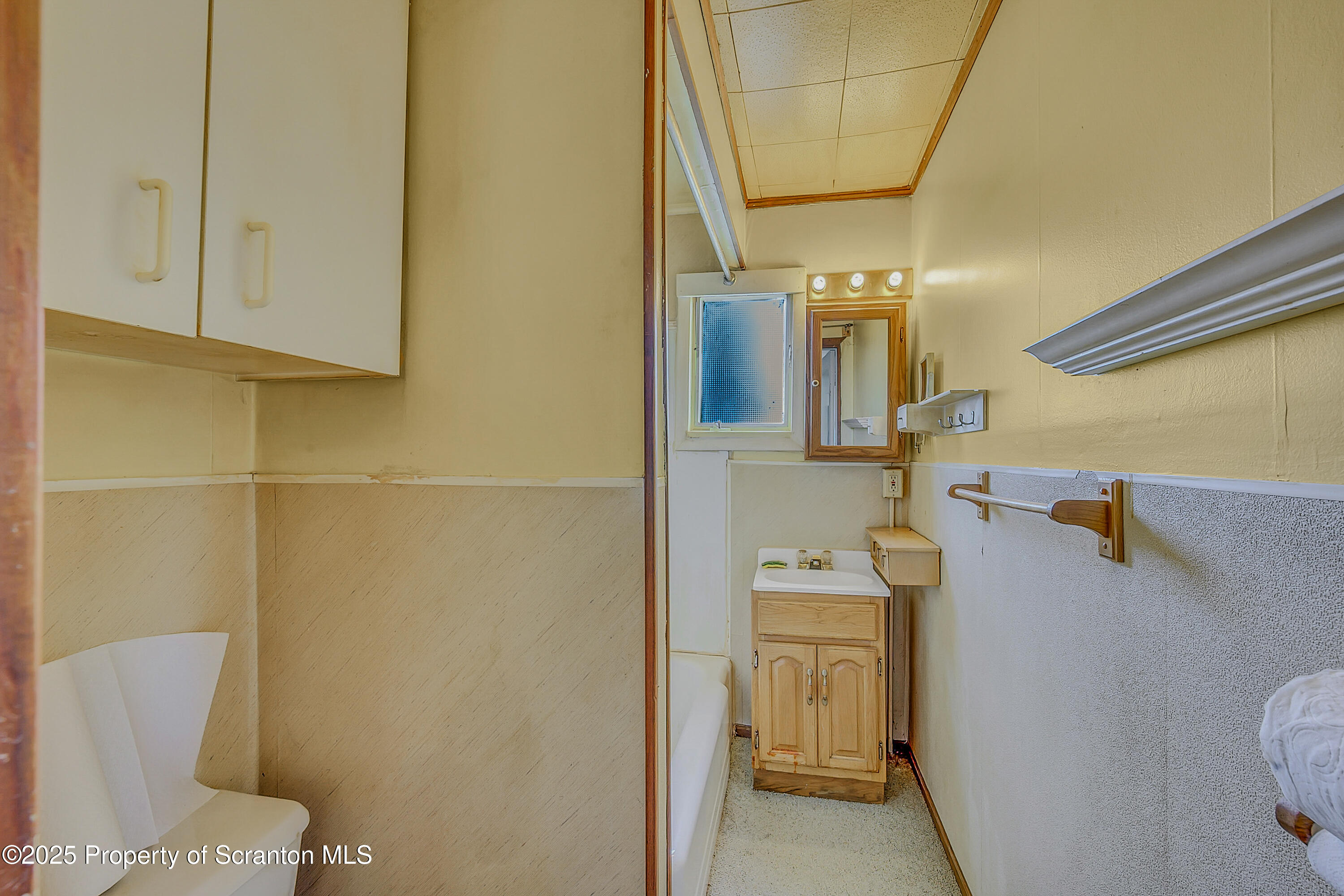 199 Marion Street Old Forge, PA 18518 - Photo 7 of 35 Full Bathroom