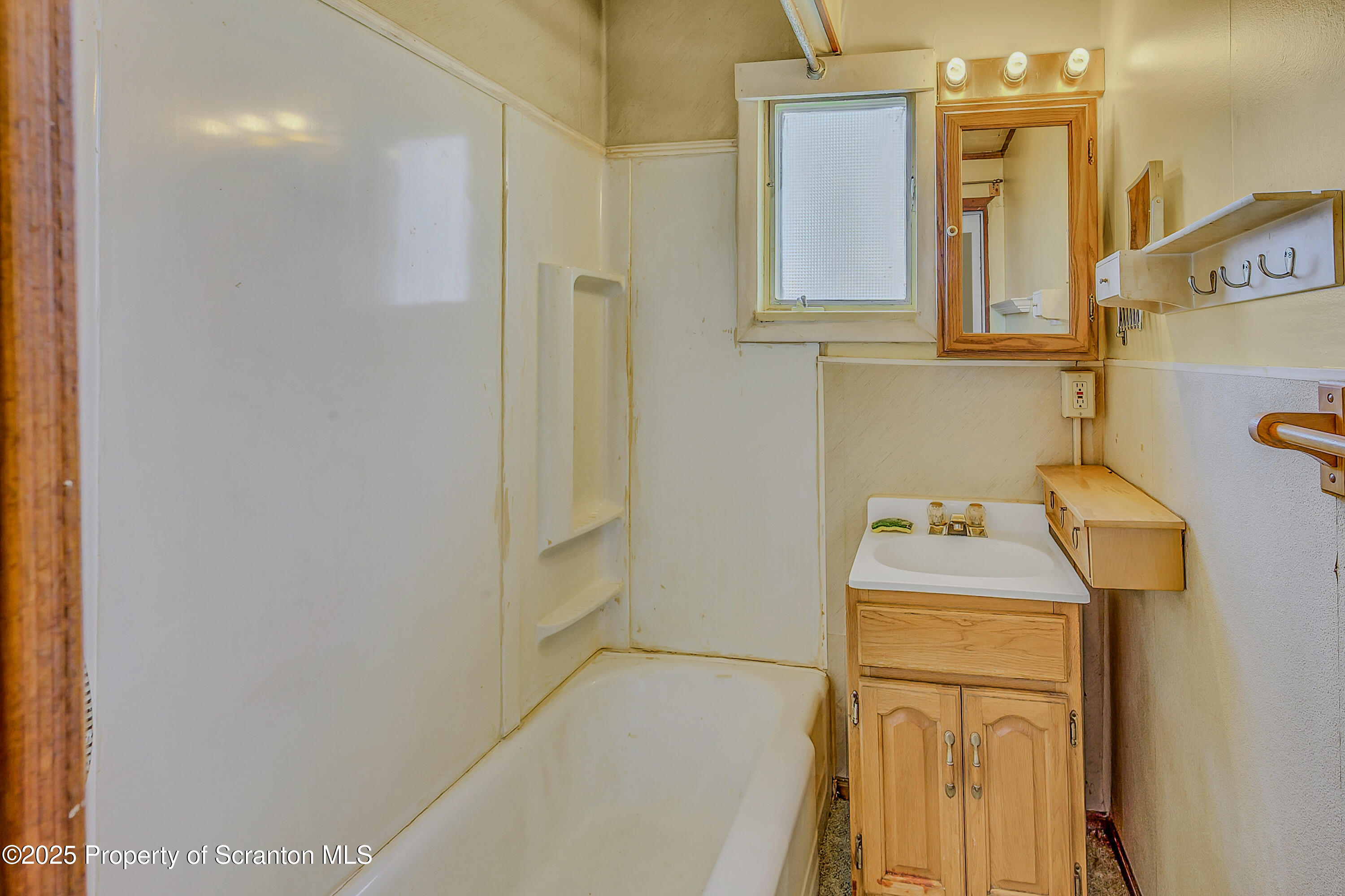 199 Marion Street Old Forge, PA 18518 - Photo 8 of 35 Full Bathroom