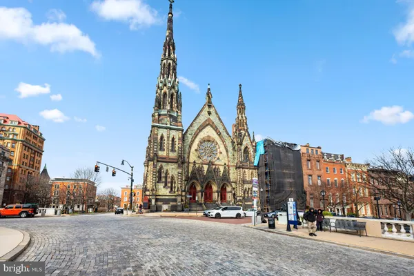 a view of house and outdoor space