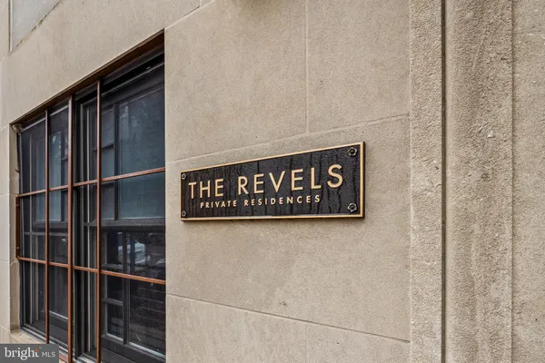 a close up of a street sign