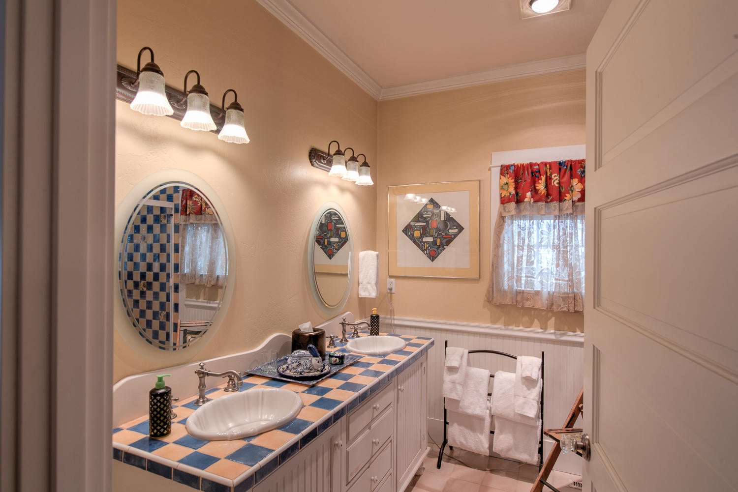 22222 Erickson Road Bend, OR 97701 - Photo 31 of 100 Wonderful cheery tile in master bath