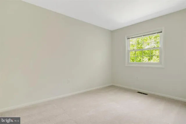 $800 | 6372 8th Circle, Alexandria, VA 22312