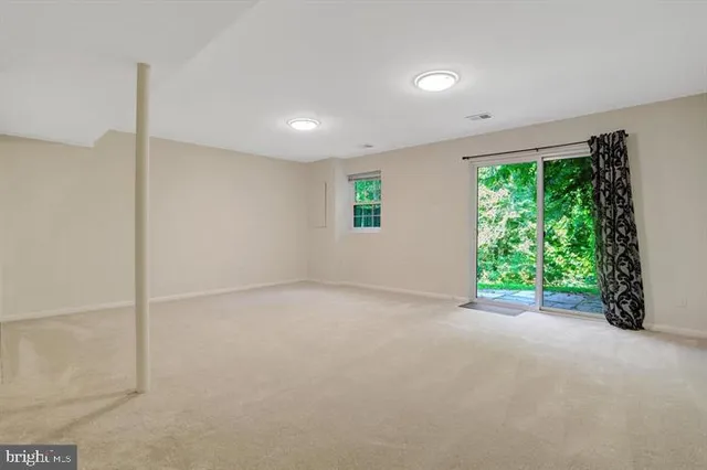 $800 | 6372 8th Circle, Alexandria, VA 22312