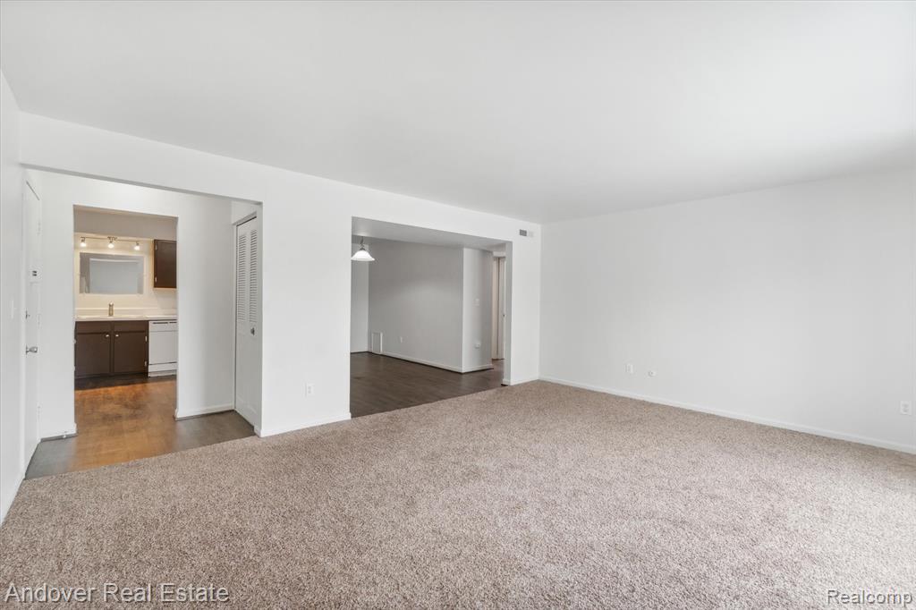 330 South Drake Road, Unit M08 Kalamazoo, MI 49009 - Photo 38 of 64