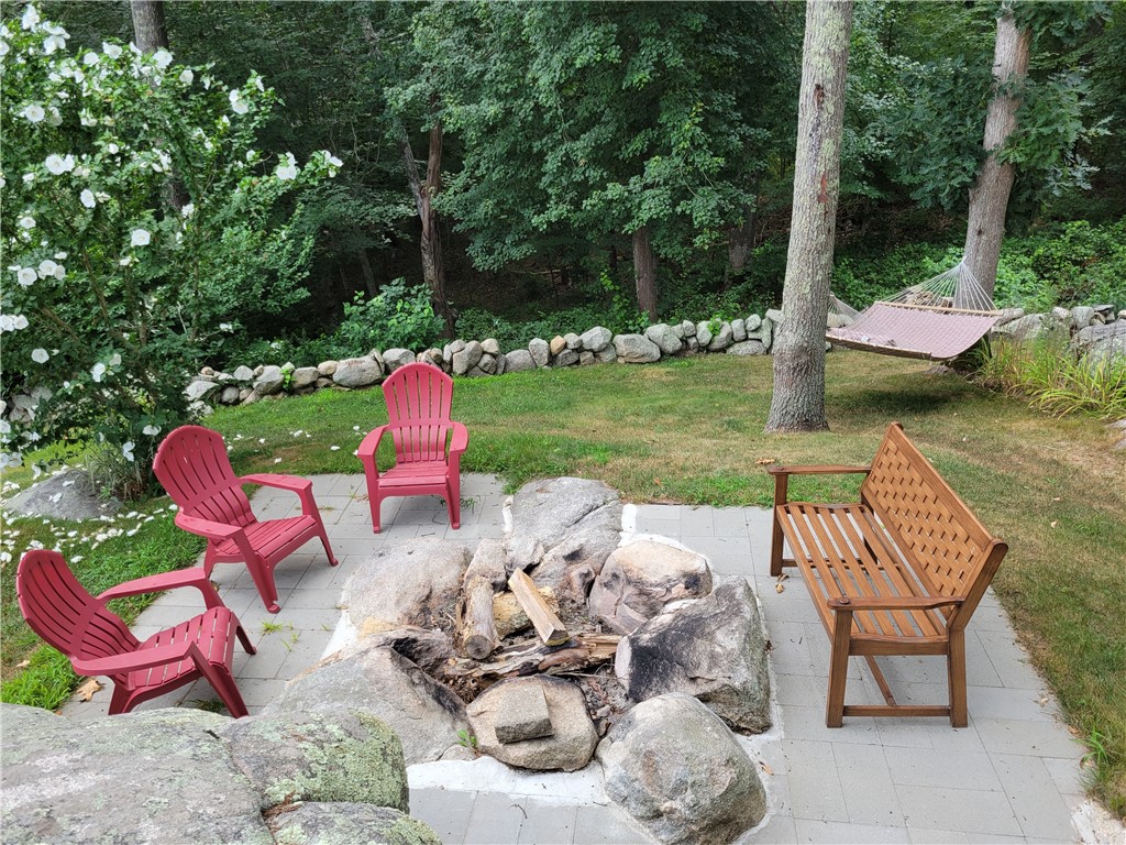 11 Robin Way Westerly, RI 02891 - Photo 4 of 30