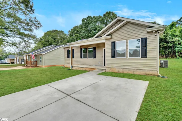 $225,500 | 305 Saluda Street, Belton, SC 29627