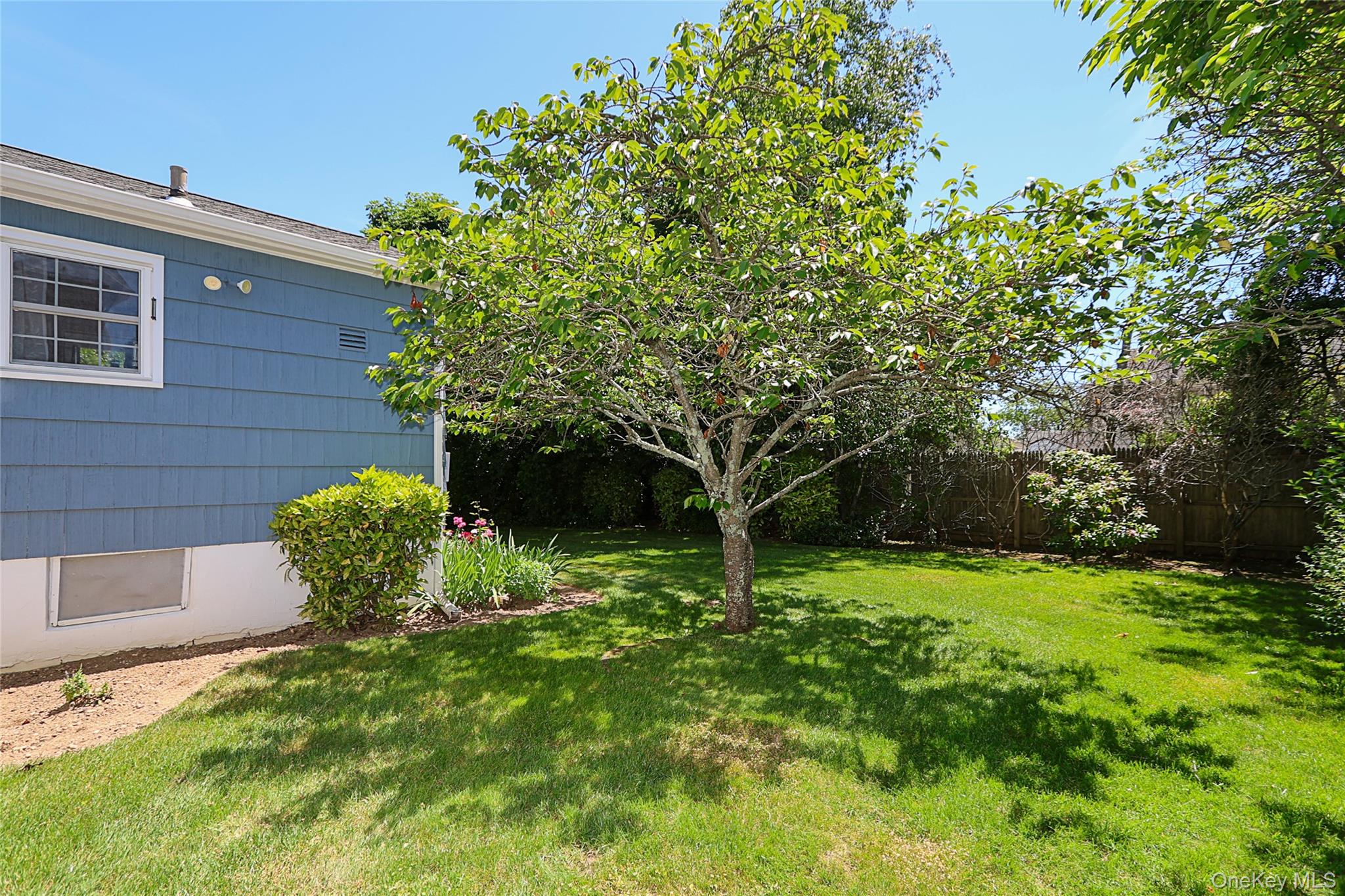 15 Hemlock Street Merrick, NY 11566 - Photo 42 of 47