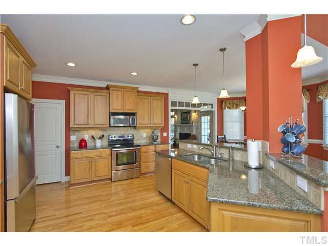 Large kitchen with granite and stainless!  Plent of counter space!  CLEAN!