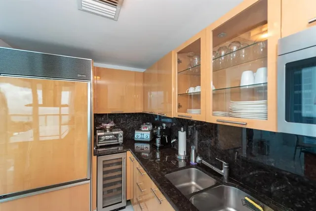 $11,500 | 6899 Collins Avenue, Unit 908, Miami Beach, FL 33141