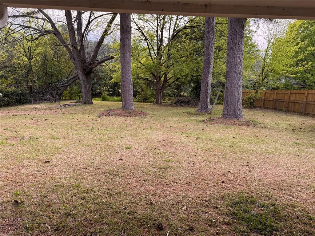 814 Avondale Road Montgomery, AL 36109 - Photo 9 of 10 View of yard