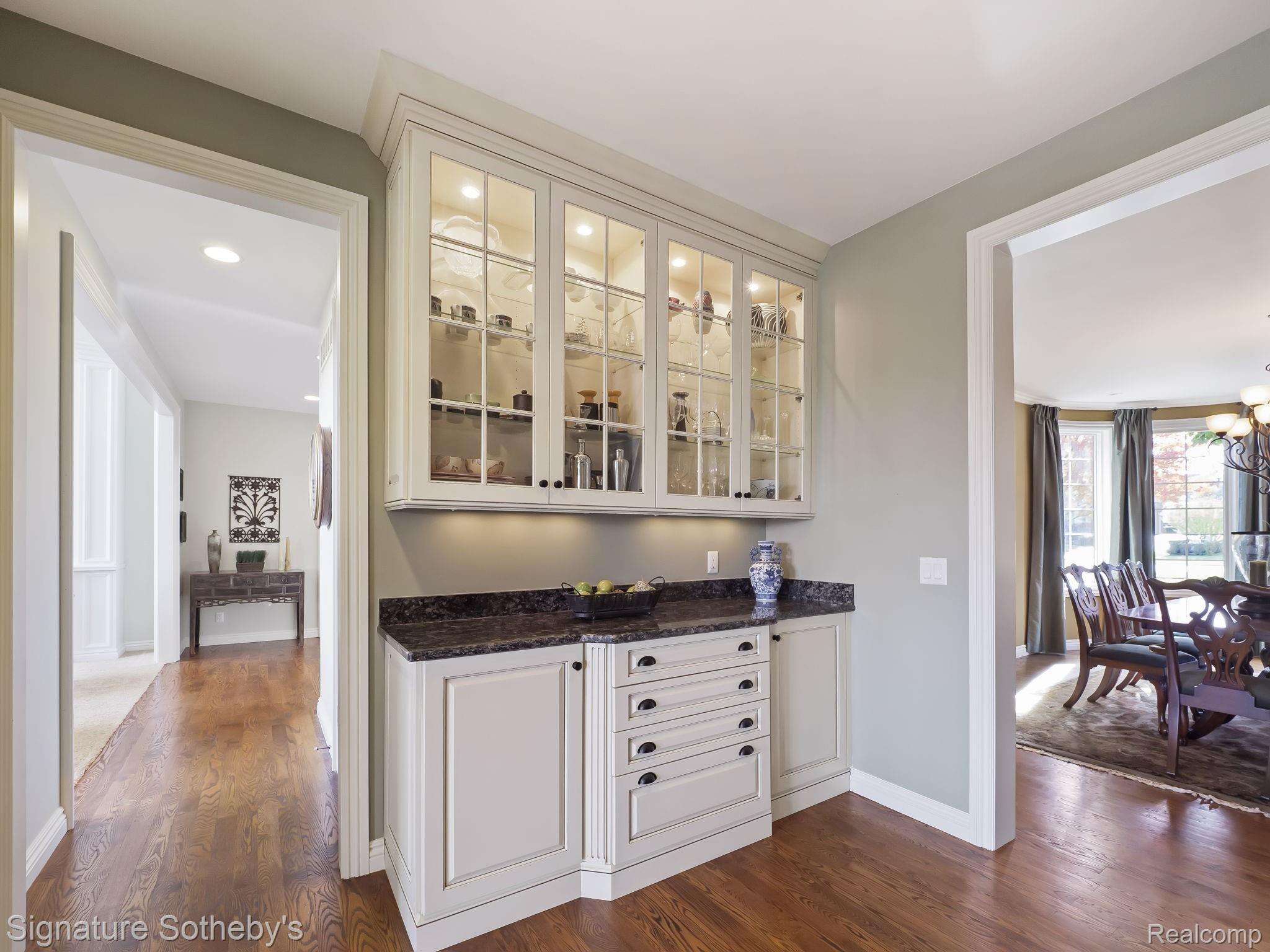 4788 Crestone Way Rochester, MI 48306 - Photo 17 of 63 BUTLER'S PANTRY