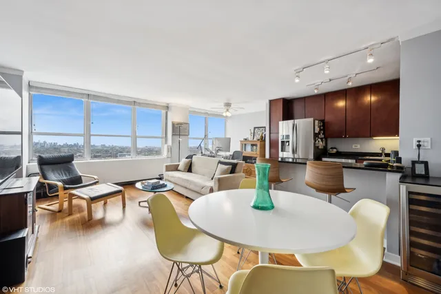 $224,700 | 655 West Irving Park Road, Unit 5413, Chicago, IL 60613