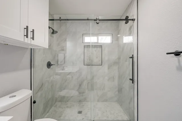 $1,948 | 513 Barkley Street, Houston, TX 77022