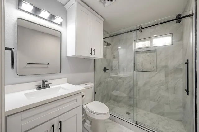 $1,948 | 513 Barkley Street, Houston, TX 77022