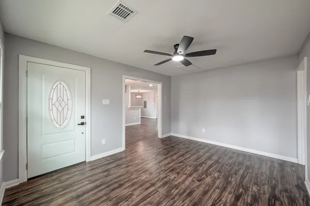 $1,948 | 513 Barkley Street, Houston, TX 77022