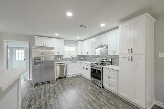 $1,948 | 513 Barkley Street, Houston, TX 77022