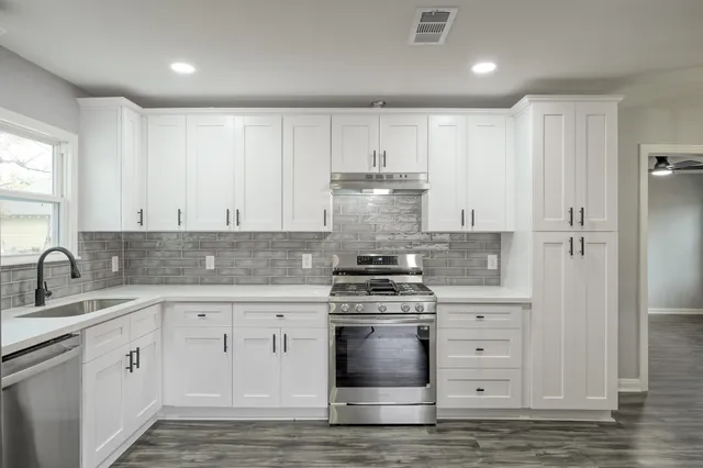 $1,948 | 513 Barkley Street, Houston, TX 77022