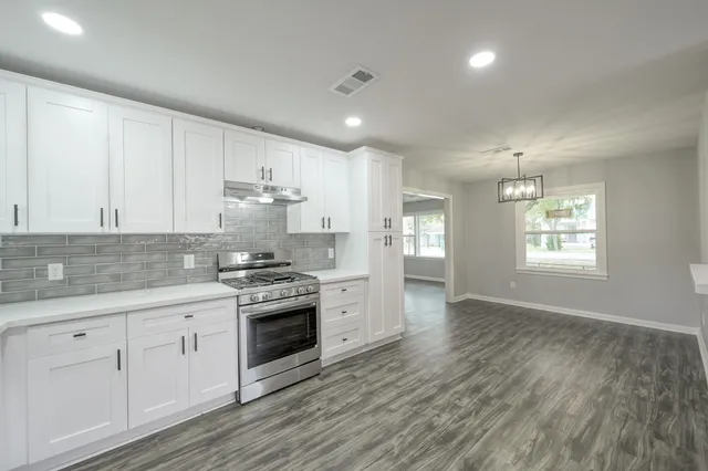 $1,948 | 513 Barkley Street, Houston, TX 77022