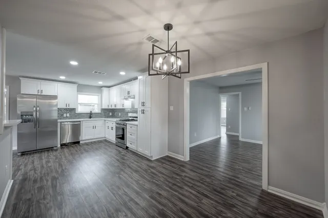 $1,948 | 513 Barkley Street, Houston, TX 77022