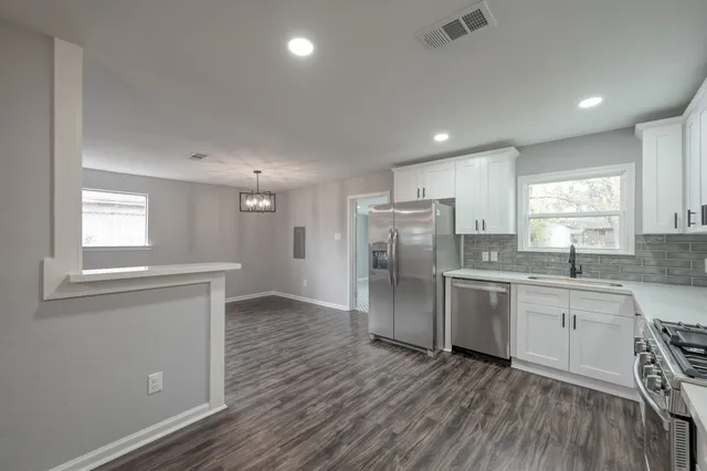 $1,948 | 513 Barkley Street, Houston, TX 77022