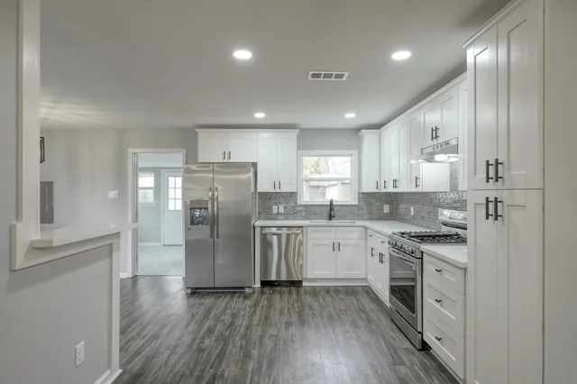 $1,948 | 513 Barkley Street, Houston, TX 77022