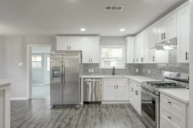 $1,948 | 513 Barkley Street, Houston, TX 77022