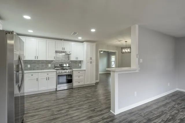 $1,948 | 513 Barkley Street, Houston, TX 77022