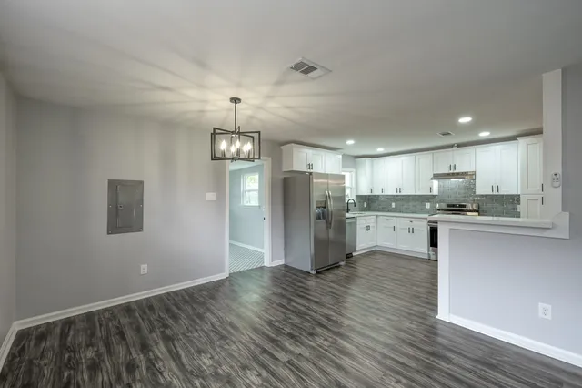 $1,948 | 513 Barkley Street, Houston, TX 77022