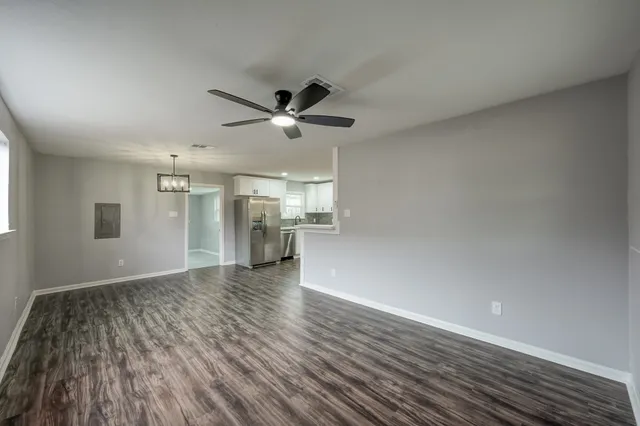 $1,948 | 513 Barkley Street, Houston, TX 77022