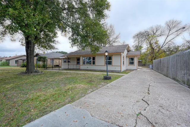 $1,948 | 513 Barkley Street, Houston, TX 77022