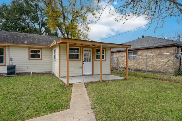 $1,948 | 513 Barkley Street, Houston, TX 77022